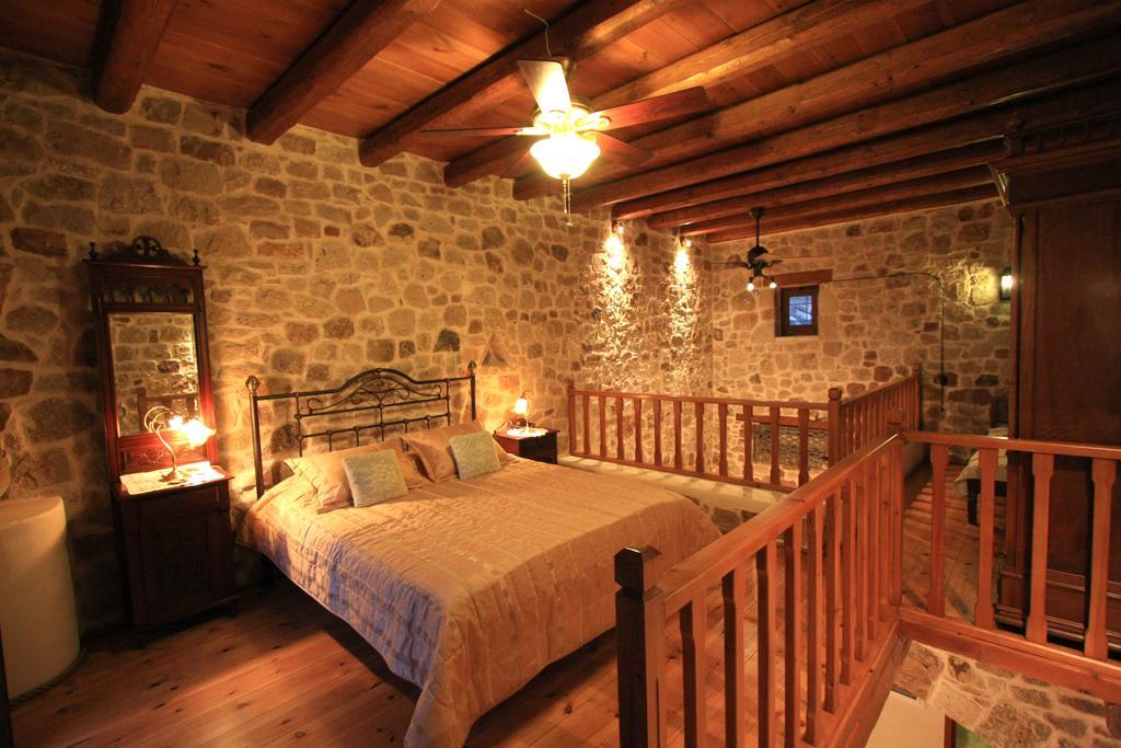 Lithos Traditional Guest Houses Ксерокамбос Экстерьер фото